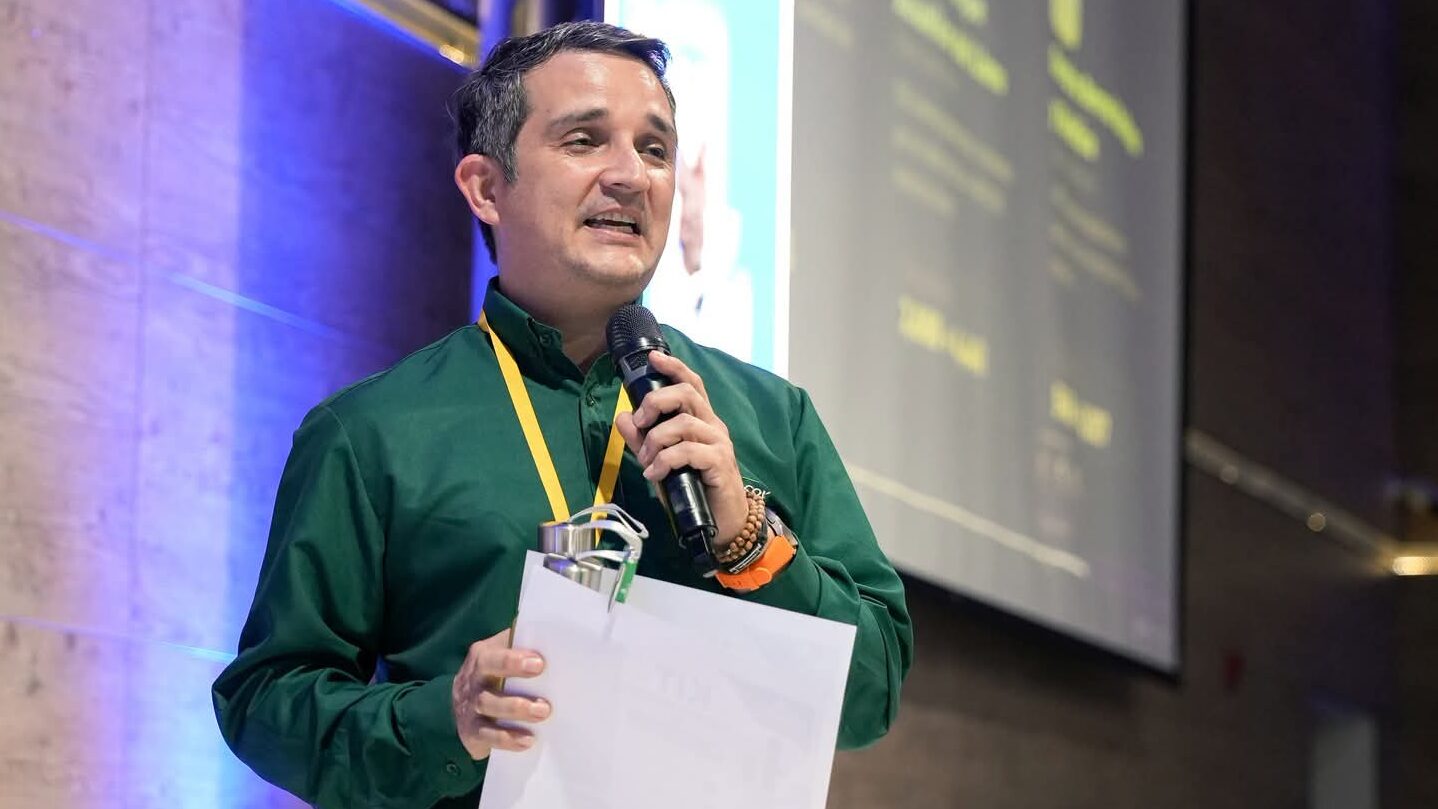 experto en negocios y emprendimiento en el mundo